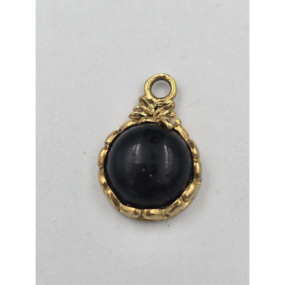 LCi Vintage Liz Claiborne‎ Gold Tone Black Cabochon Gold tone Pendant Charm - Picture 2 of 7
